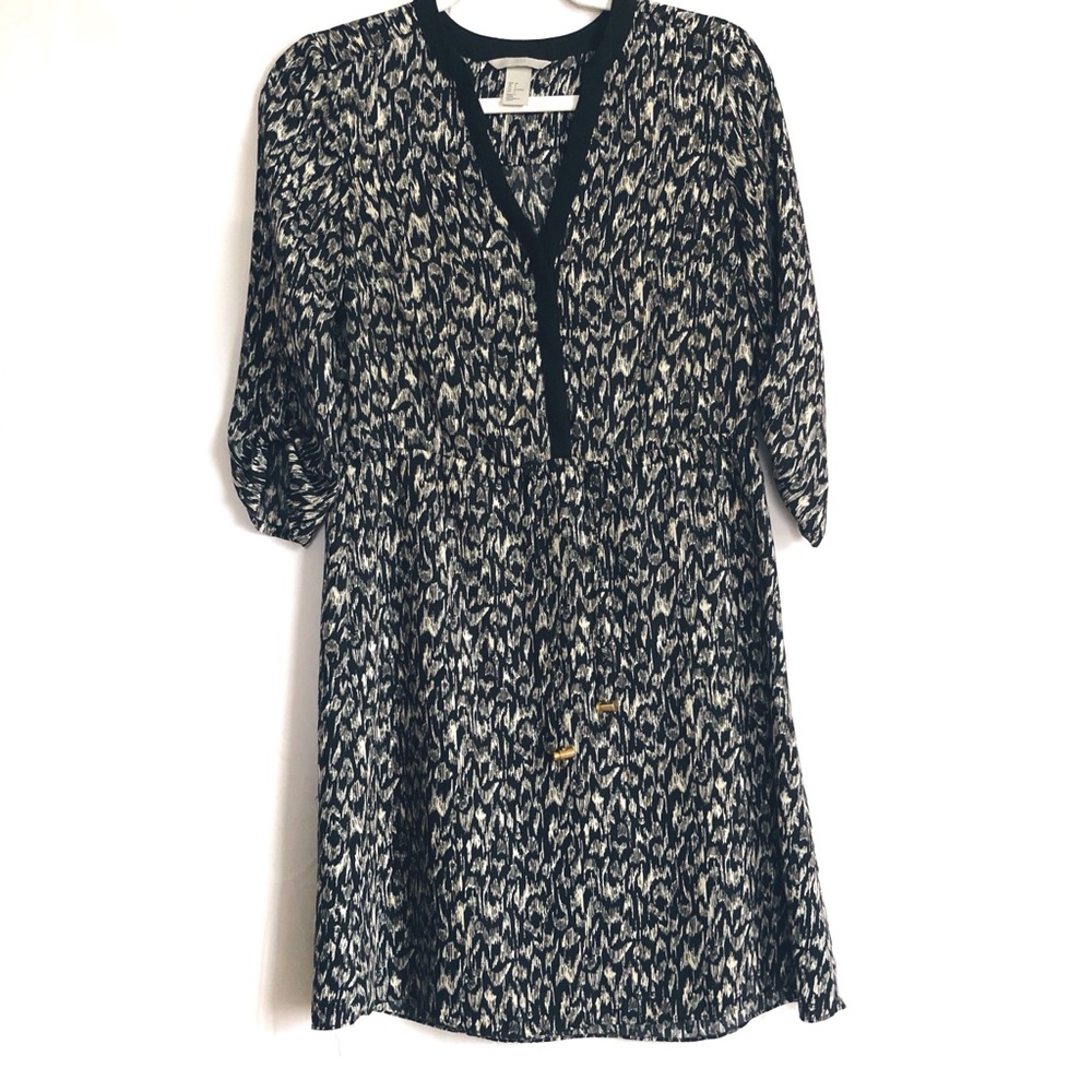 H&M v-neck quarter sleeve dress